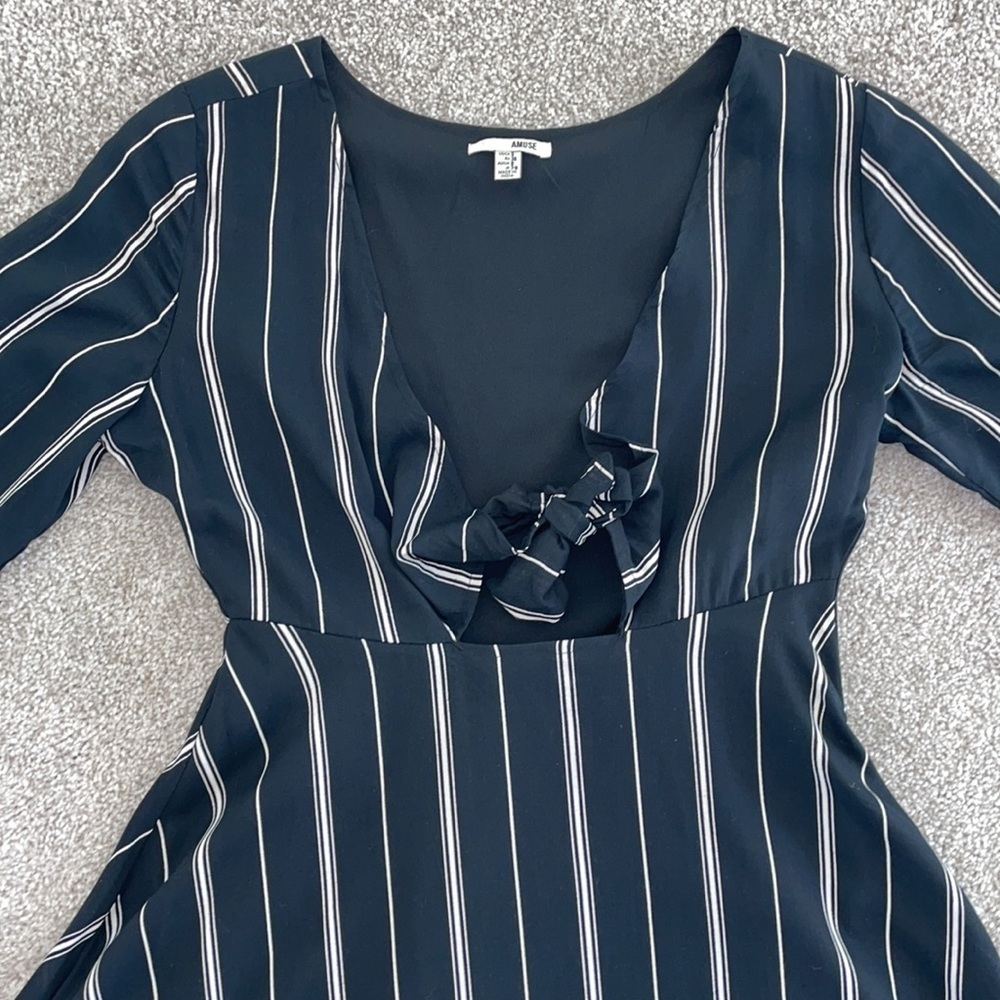 040:AMUSE SOCIETY striped black and white flare mini keyhole dress women small - Picture 2 of 9